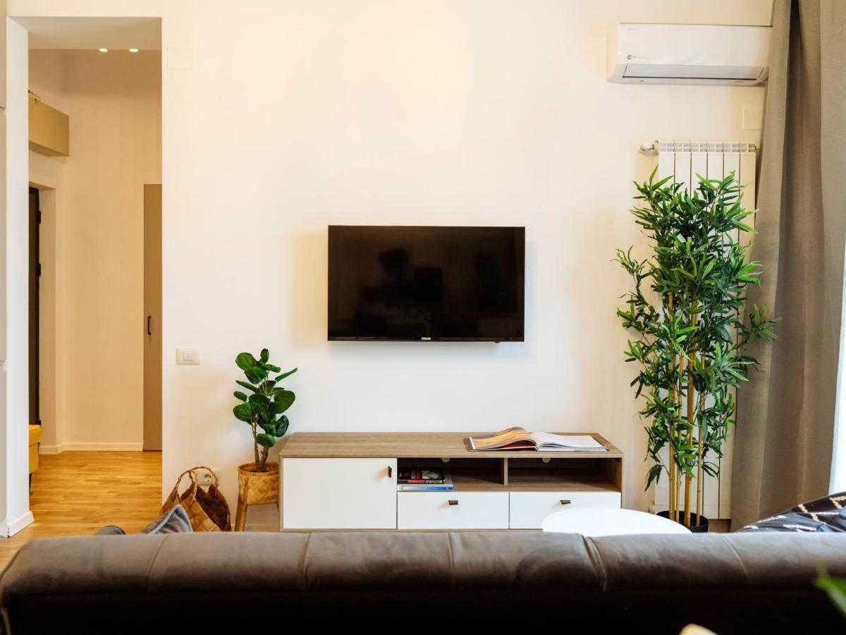 Sunny 2Br Flat - Top Location - Amazing Balcony 부쿠레슈티 외부 사진